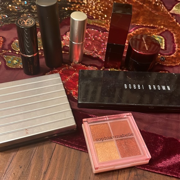 Lot of Makeup 8 - Picture 7 of 7